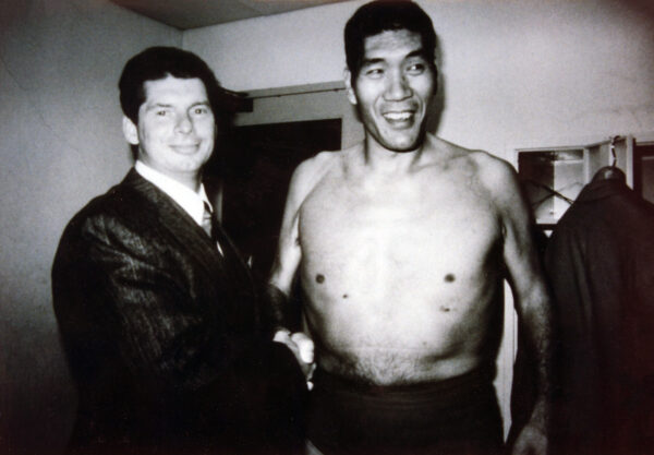 Vince McMahon shakes Giant Baba's hand